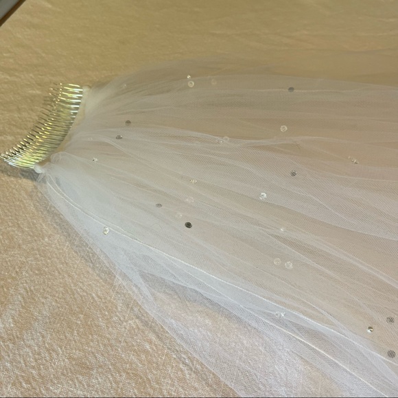 Fingertip Veil with Rhinestone and Pearl Detail main image 8